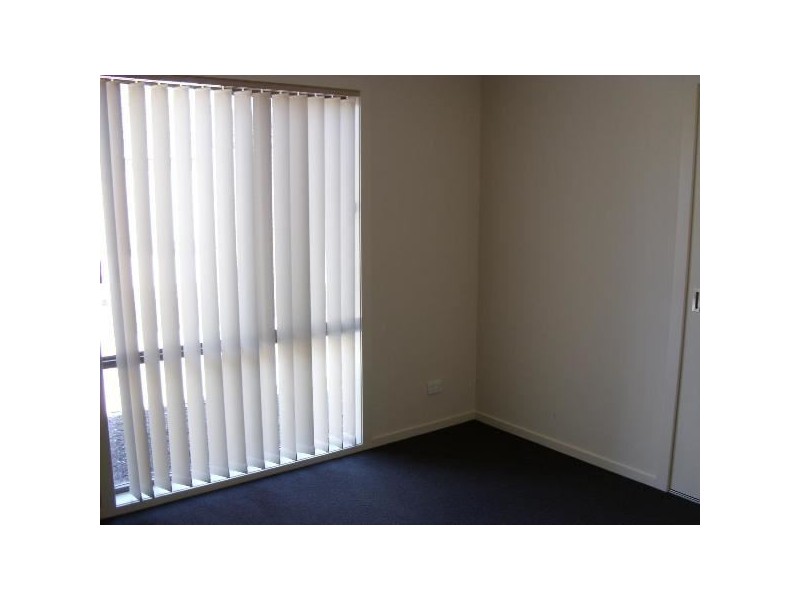 2/11-13 Elizabeth Street, Cranbourne North VIC 3977