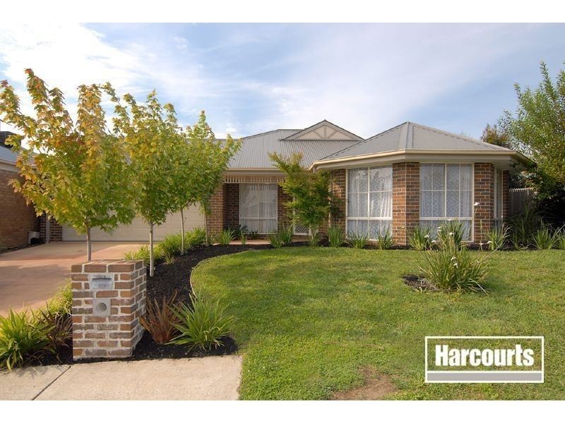 18 Mathoura Court, Berwick VIC 3806