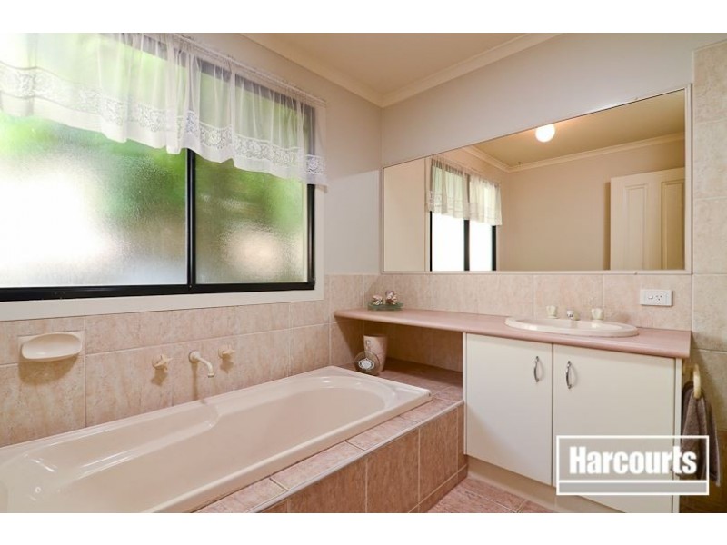 10 Hyacinth Rise, Narre Warren South VIC 3805