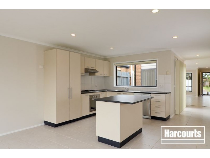 63 Phoenix Ave, Cranbourne VIC 3977