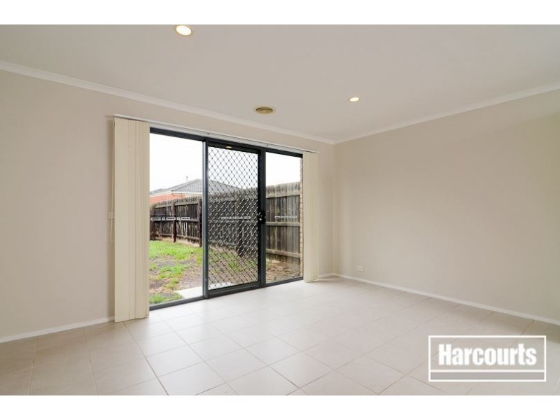 63 Phoenix Ave, Cranbourne VIC 3977