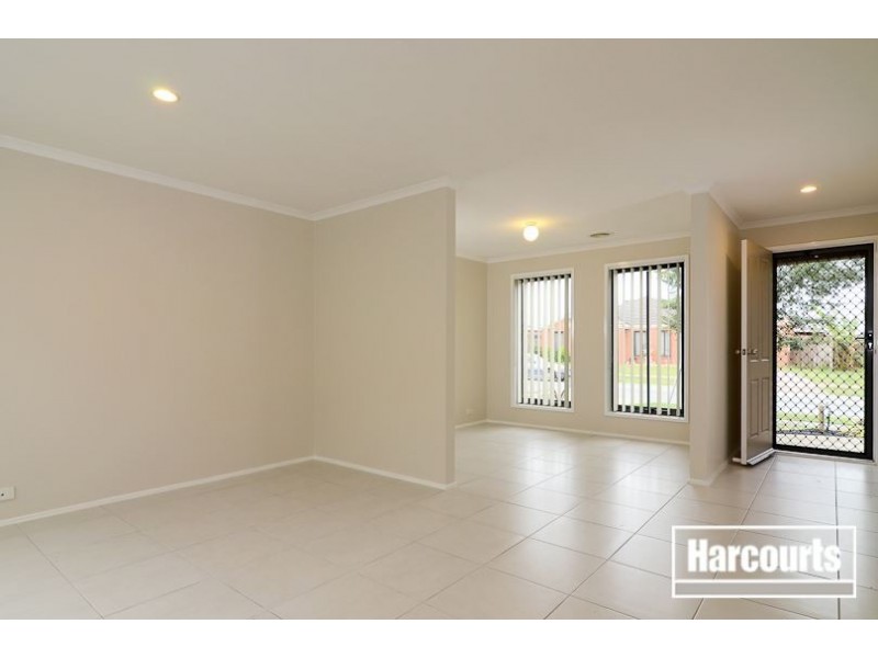 63 Phoenix Ave, Cranbourne VIC 3977