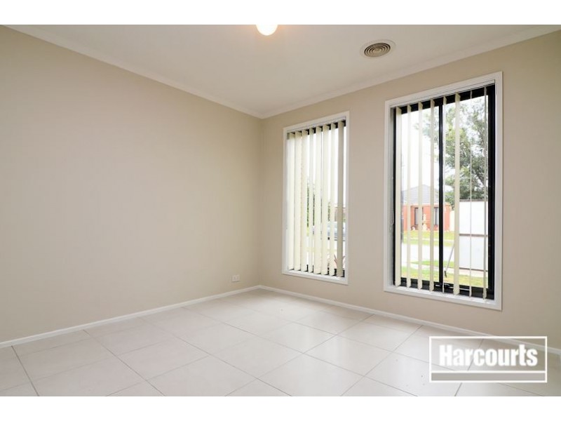 63 Phoenix Ave, Cranbourne VIC 3977