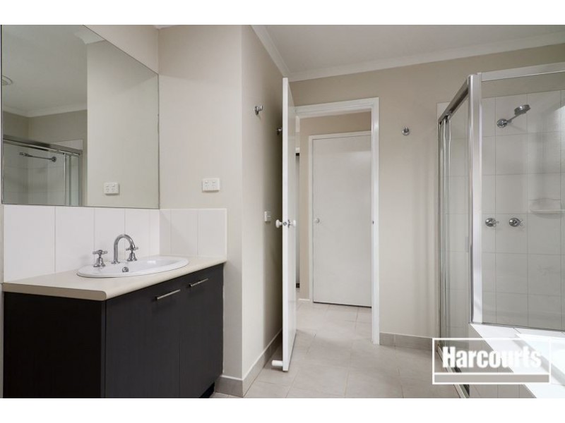 63 Phoenix Ave, Cranbourne VIC 3977