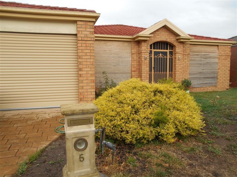 5 Cromford Crescent, Narre Warren South VIC 3805