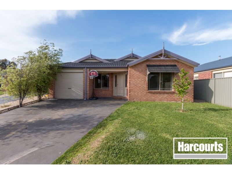 24 Maddock Drive, Cranbourne East VIC 3977