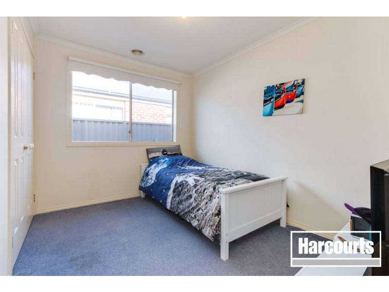 24 Maddock Drive, Cranbourne East VIC 3977