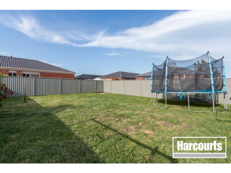 24 Maddock Drive, Cranbourne East VIC 3977