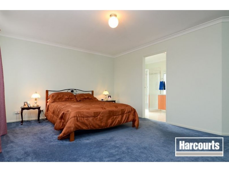 22 Robusta Avenue, Cranbourne VIC 3977