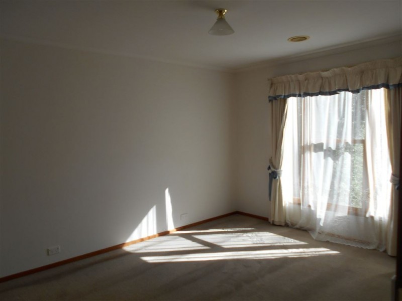 2 Mirrabook Court, Berwick VIC 3806