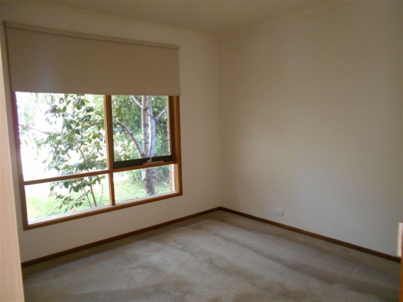 2 Mirrabook Court, Berwick VIC 3806