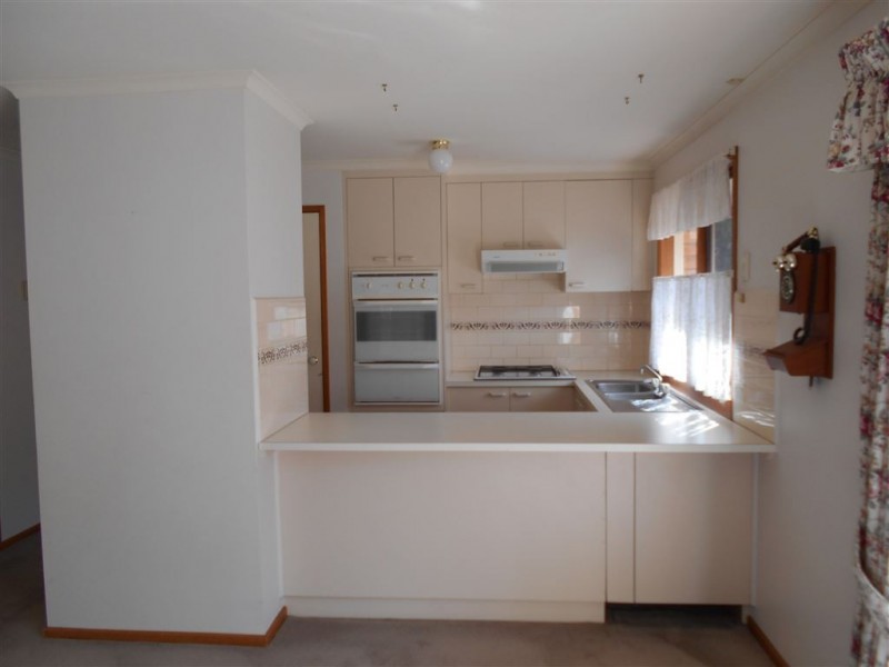 2 Mirrabook Court, Berwick VIC 3806