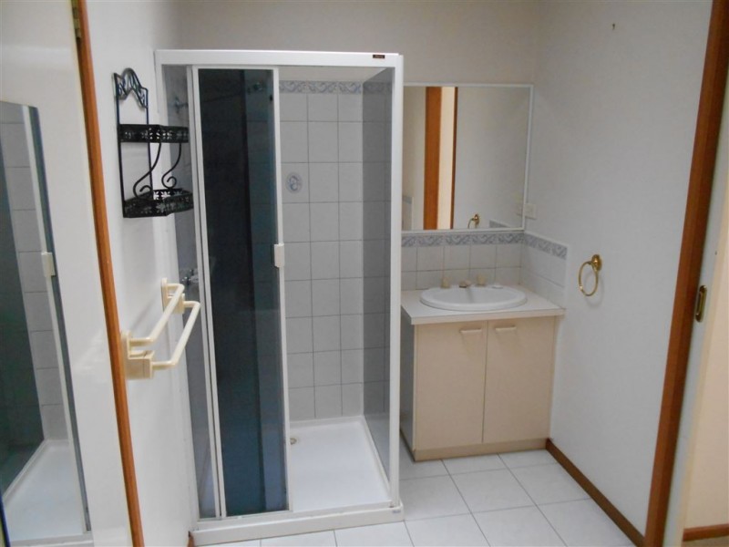 2 Mirrabook Court, Berwick VIC 3806