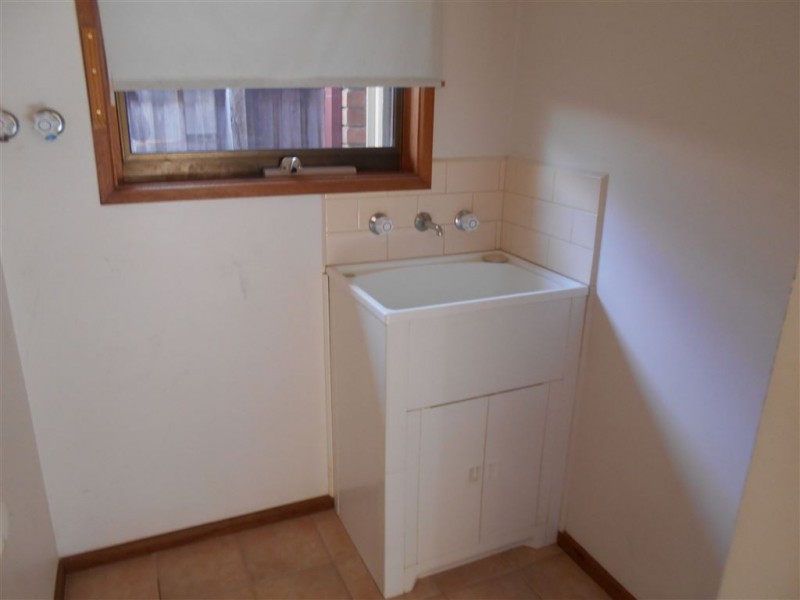 2 Mirrabook Court, Berwick VIC 3806