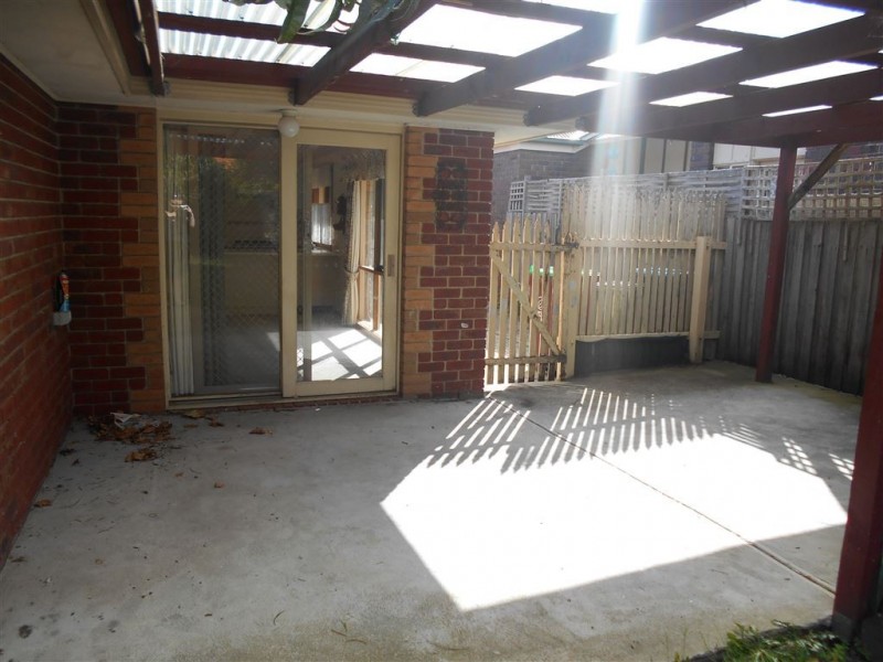 2 Mirrabook Court, Berwick VIC 3806