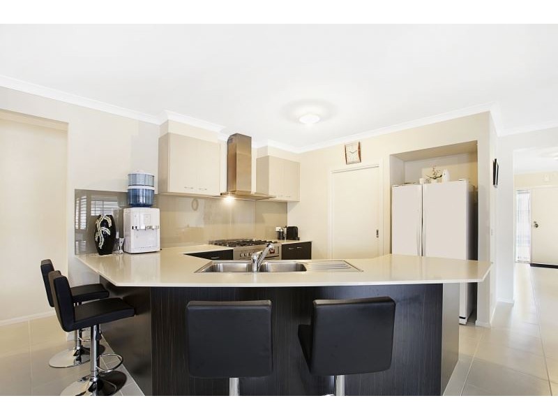 69 Charlbury Crescent, Cranbourne North VIC 3977
