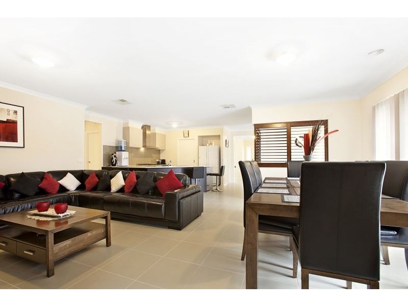 69 Charlbury Crescent, Cranbourne North VIC 3977