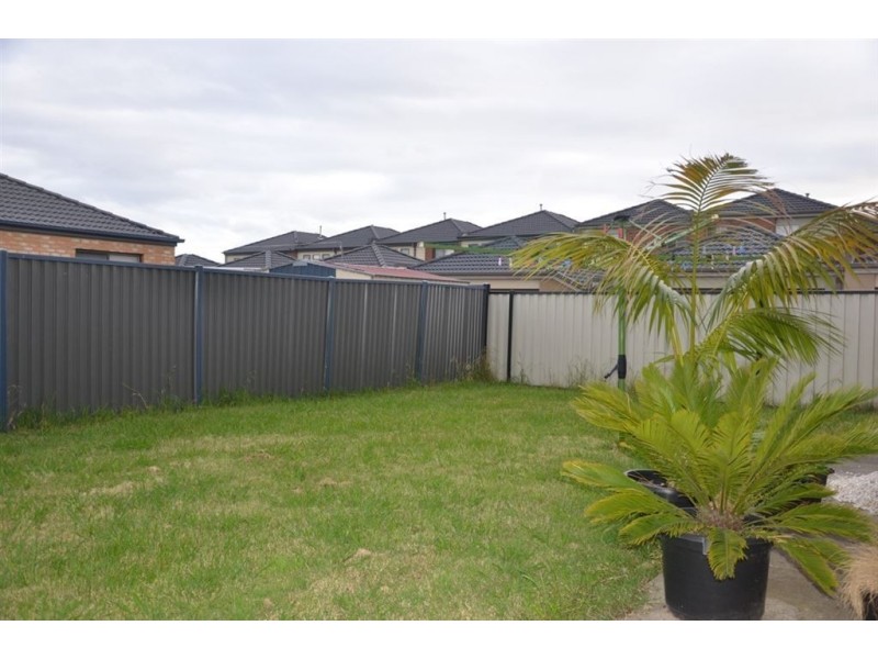 54 Penton Way, Lynbrook VIC 3975