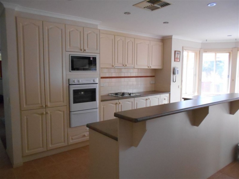 6 Hillston Court, Narre Warren South VIC 3805