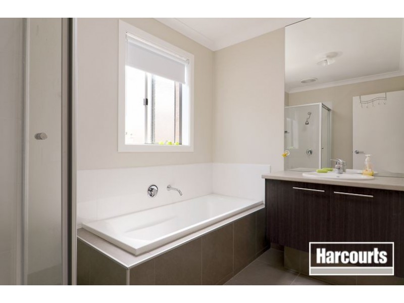 62 Fairhaven Blvd, Cranbourne West VIC 3977