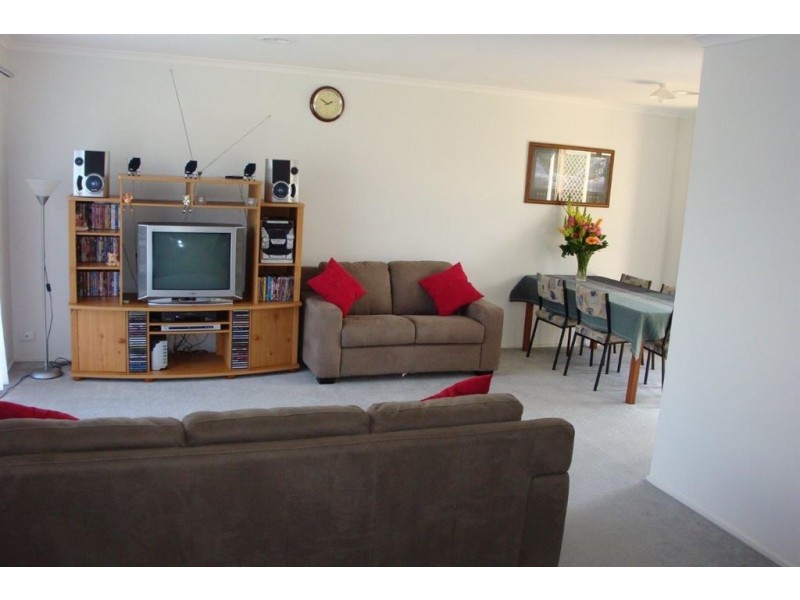 2 St Peters Close, Carrum Downs VIC 3201