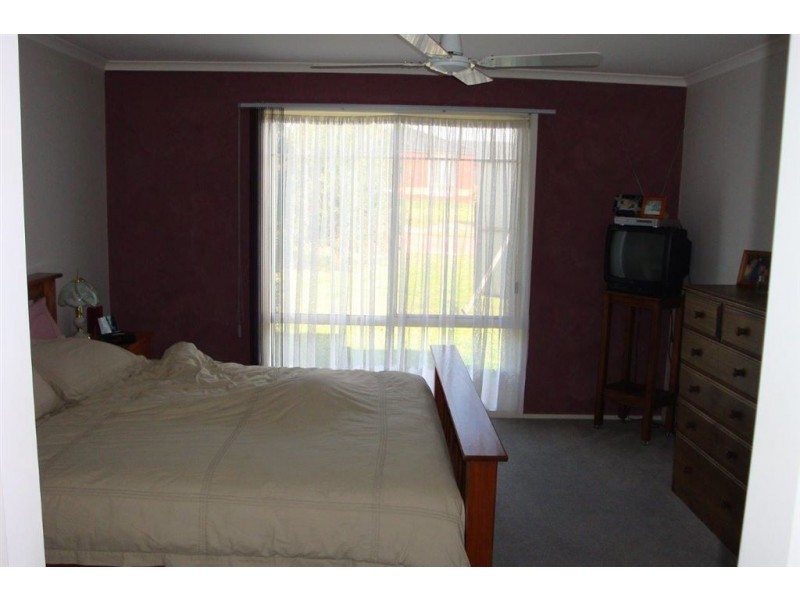 2 St Peters Close, Carrum Downs VIC 3201