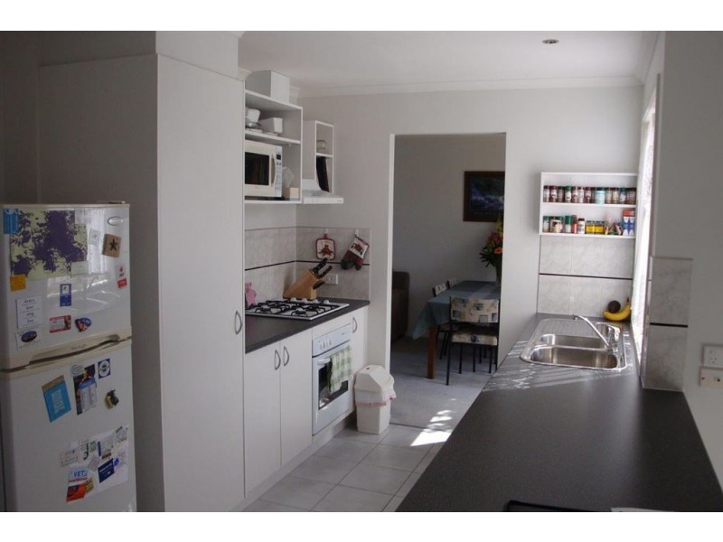 2 St Peters Close, Carrum Downs VIC 3201