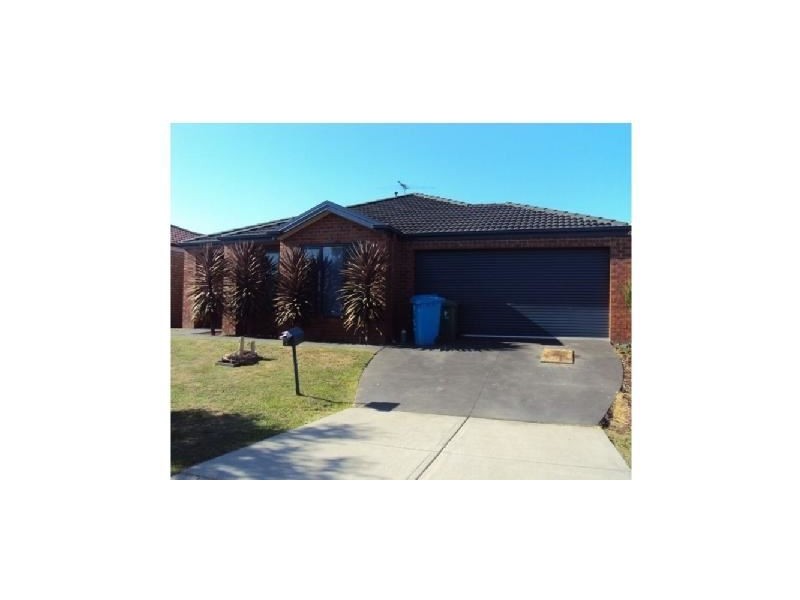 3 Tyndall Street, Cranbourne East VIC 3977