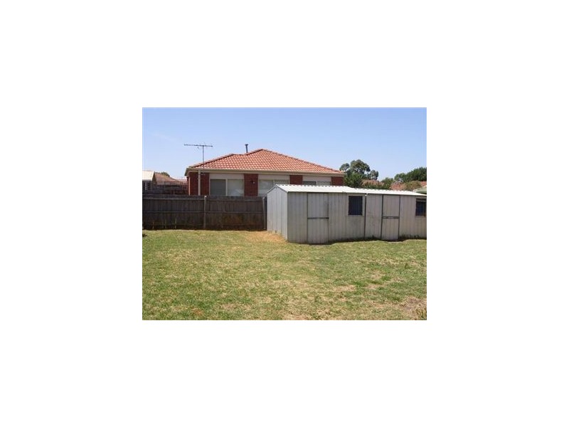 12 Ballanee Grove, Cranbourne North VIC 3977