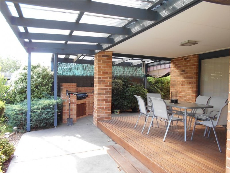 16 Golden Grove Drive, Narre Warren South VIC 3805