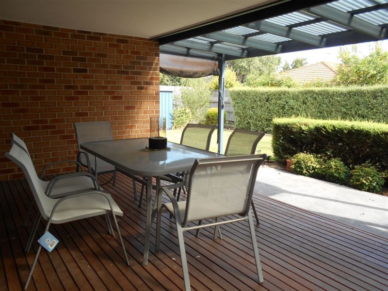 16 Golden Grove Drive, Narre Warren South VIC 3805