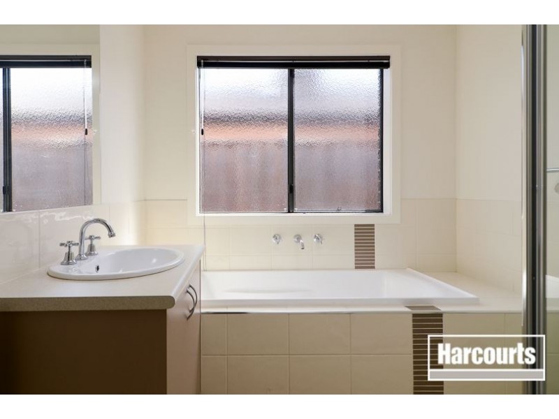 17 Tilden Rise, Cranbourne North VIC 3977