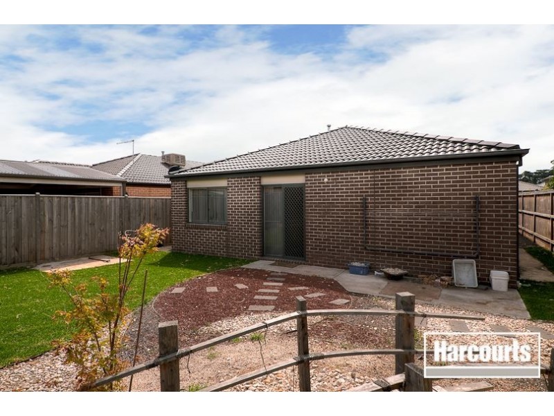 17 Tilden Rise, Cranbourne North VIC 3977
