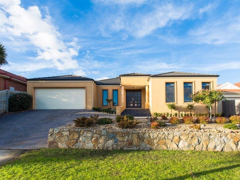 17 Parslow Crescent, Lynbrook VIC 3975