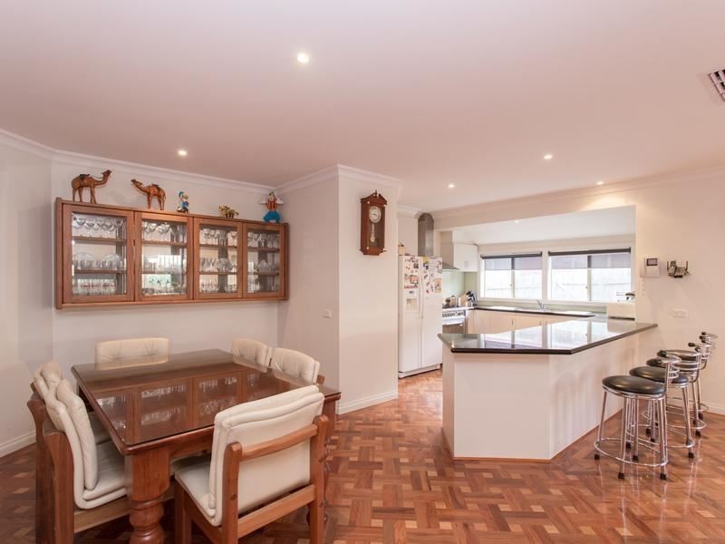 17 Parslow Crescent, Lynbrook VIC 3975