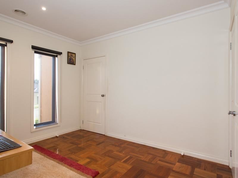 17 Parslow Crescent, Lynbrook VIC 3975