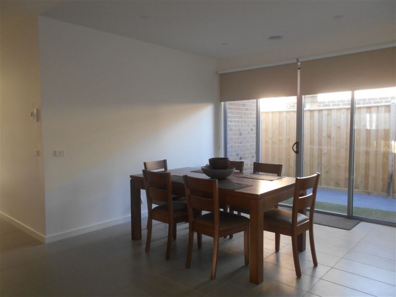 24 Emu Bush Drive, Cranbourne West VIC 3977