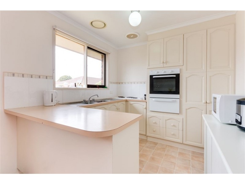 2/13 Fairfield Street, Cranbourne VIC 3977