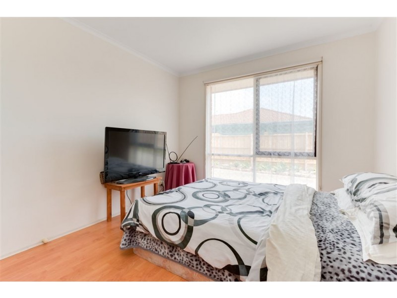 2/13 Fairfield Street, Cranbourne VIC 3977