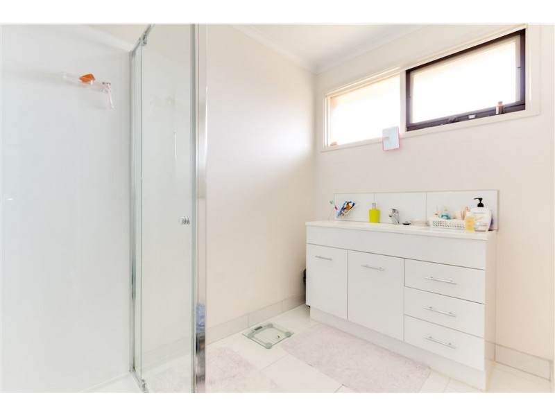 2/13 Fairfield Street, Cranbourne VIC 3977