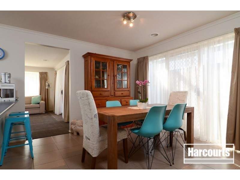 19 Penshurst Way, Cranbourne North VIC 3977