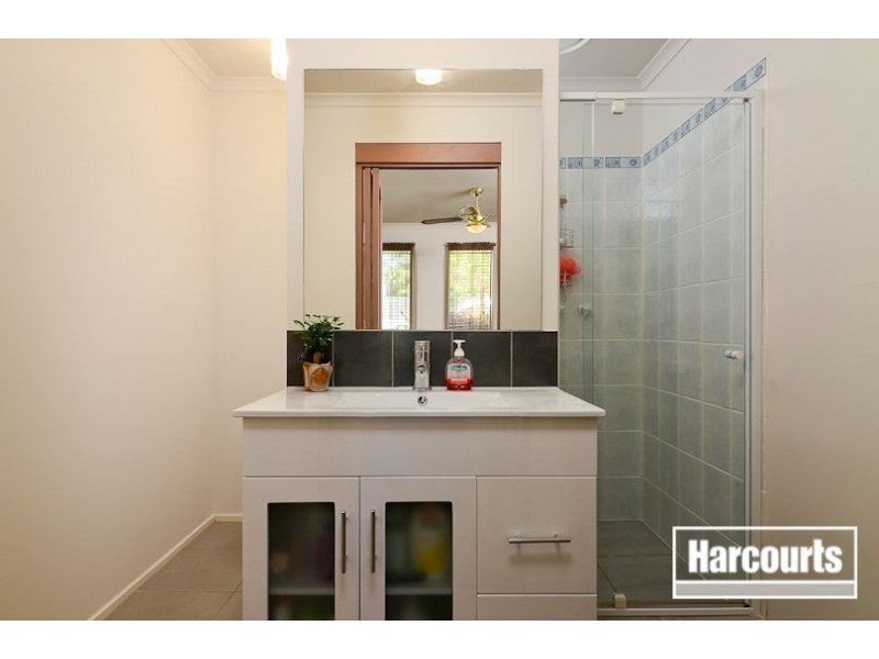 19 Penshurst Way, Cranbourne North VIC 3977