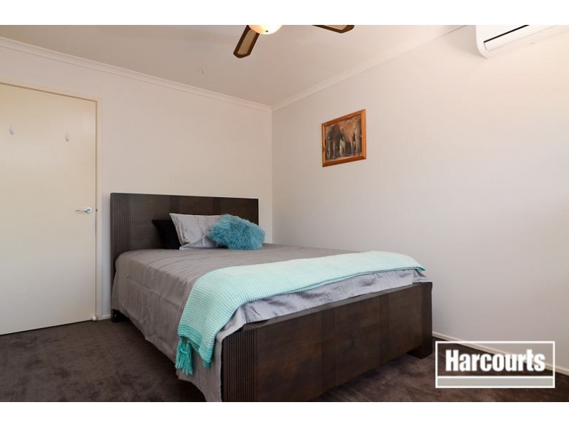 19 Penshurst Way, Cranbourne North VIC 3977