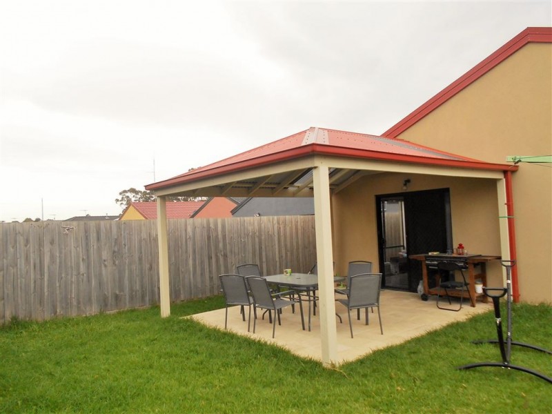 50 Wakenshaw Crescent, Pakenham VIC 3810