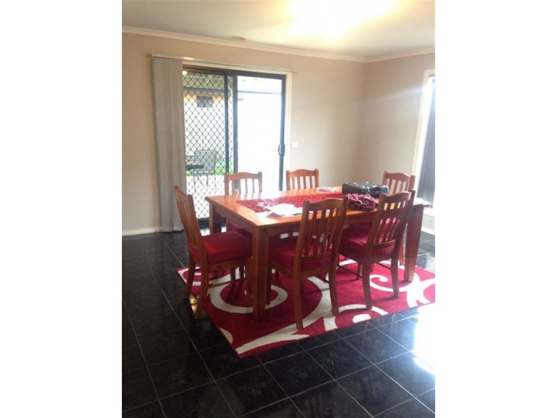 50 Wakenshaw Crescent, Pakenham VIC 3810