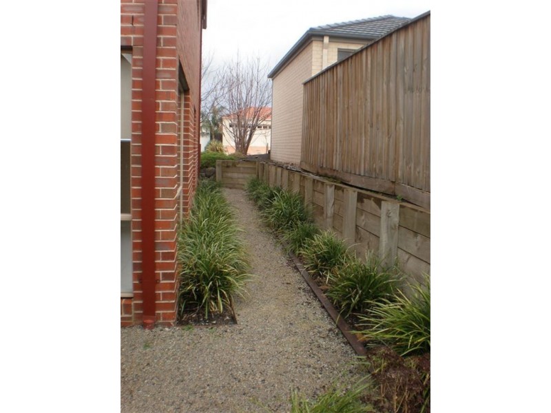 4 Lincoln Avenue, Berwick VIC 3806