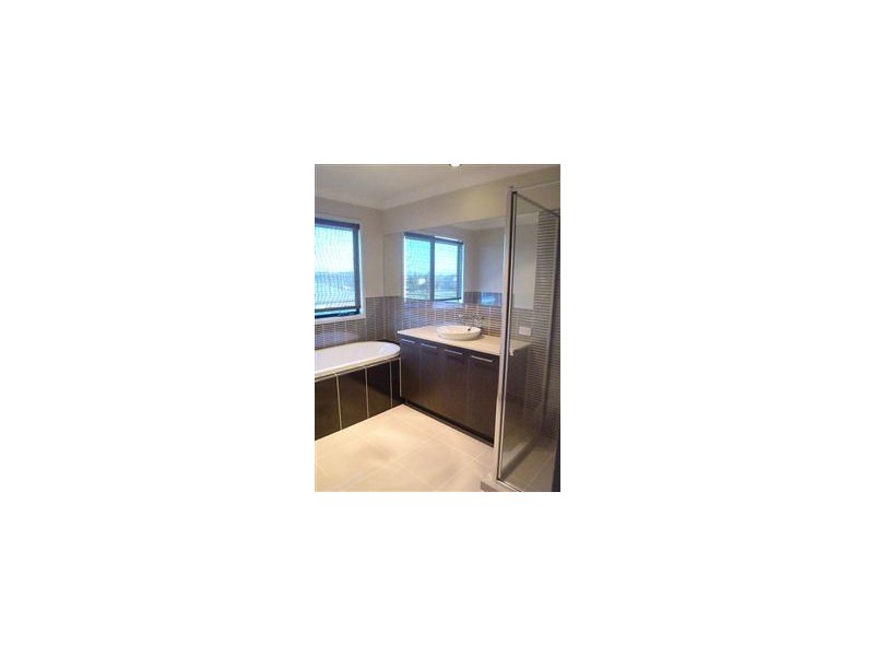 20 Kindred Avenue, Cranbourne North VIC 3977