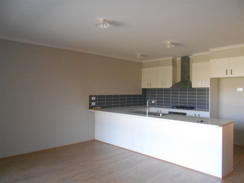 5/7 Cyan Crescent, Officer VIC 3809