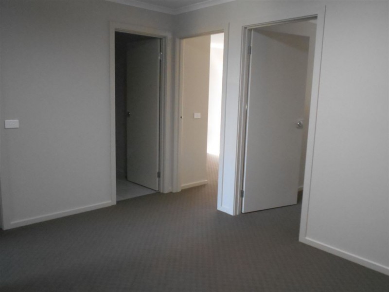 5/7 Cyan Crescent, Officer VIC 3809