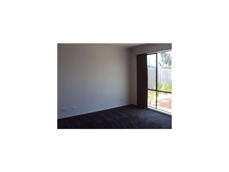 85 Calais Circuit, Cranbourne West VIC 3977